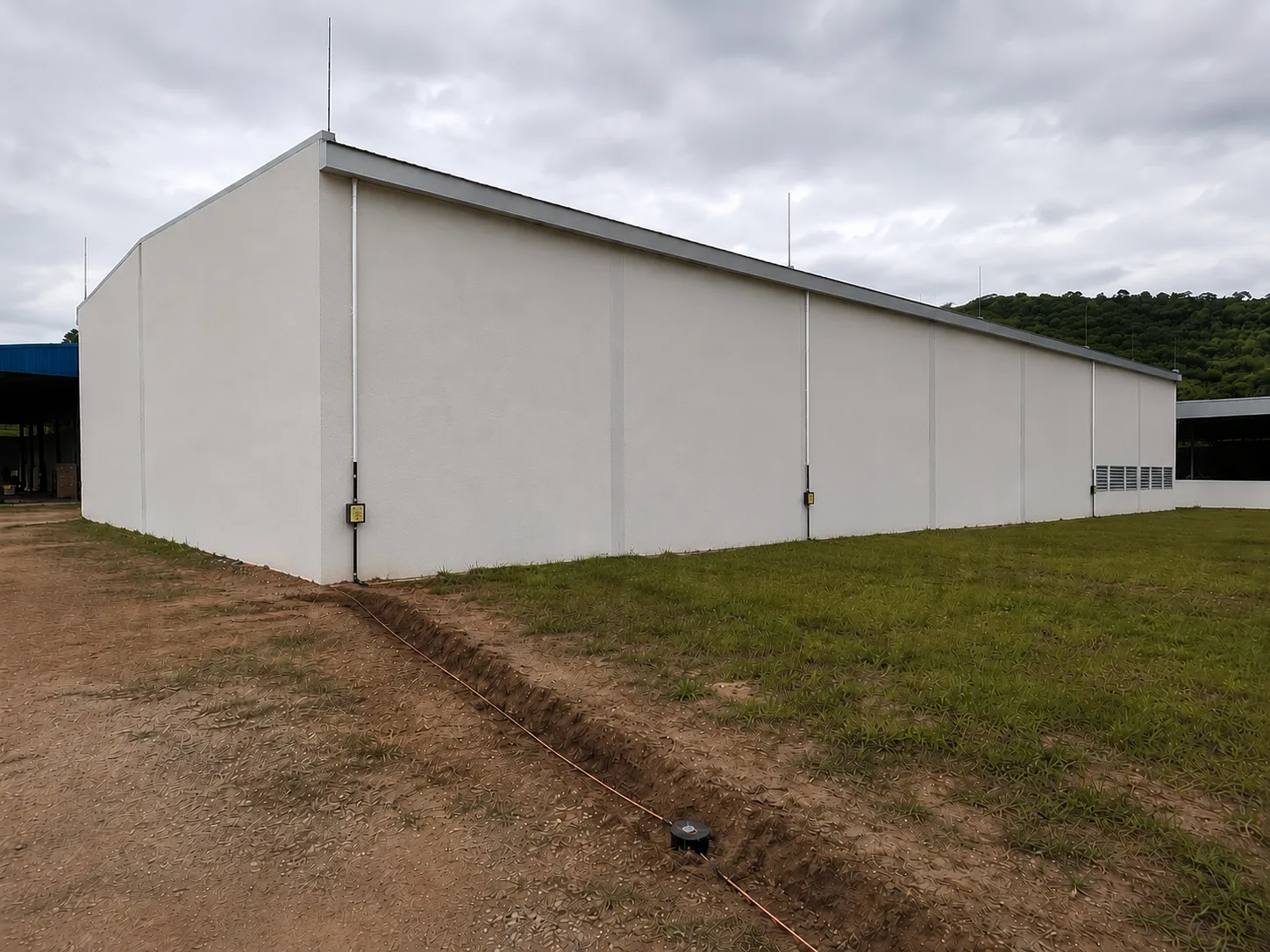Sistema de SPDA e aterramento para galpão industrial executado pela Godoy Engenharia